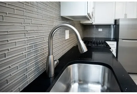 648.5 West Roscoe Street Chicago IL 60657