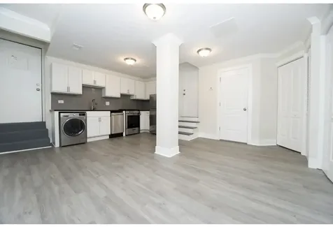 648.5 West Roscoe Street Chicago IL 60657