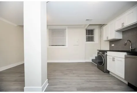 648.5 West Roscoe Street Chicago IL 60657