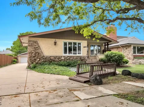 10208 South Saint Louis Avenue Evergreen Park IL 60805