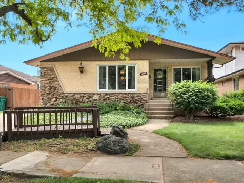 10208 South Saint Louis Avenue Evergreen Park IL 60805