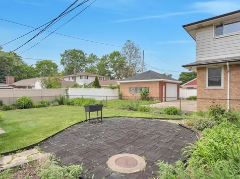 10208 South Saint Louis Avenue Evergreen Park IL 60805