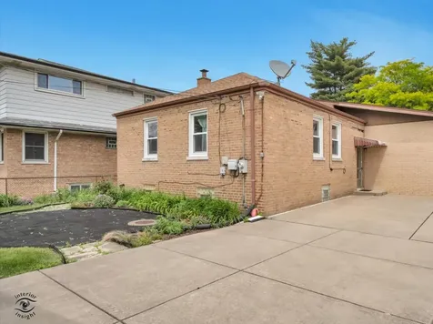 10208 South Saint Louis Avenue Evergreen Park IL 60805