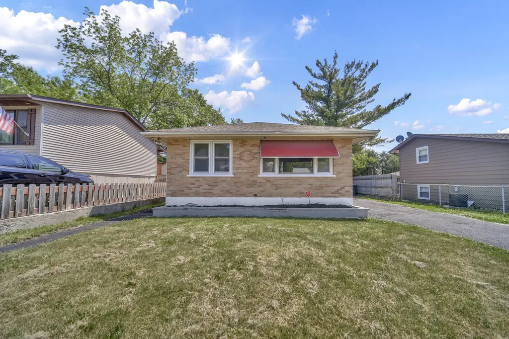 1219 Woodridge Street Round Lake Beach IL 60073
