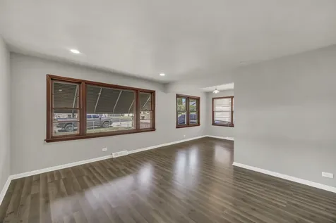 1219 Woodridge Street Round Lake Beach IL 60073