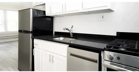 646.5 West Roscoe Street Chicago IL 60657