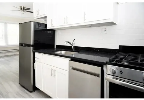 646.5 West Roscoe Street Chicago IL 60657