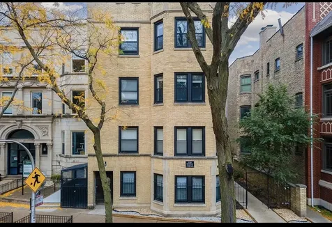 646 West Roscoe Avenue Chicago IL 60657