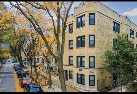 646 West Roscoe Avenue Chicago IL 60657