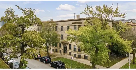 923 West Waveland Avenue Chicago IL 60613