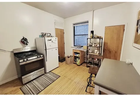 923 West Waveland Avenue Chicago IL 60613