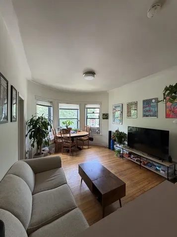 923 West Waveland Avenue Chicago IL 60613