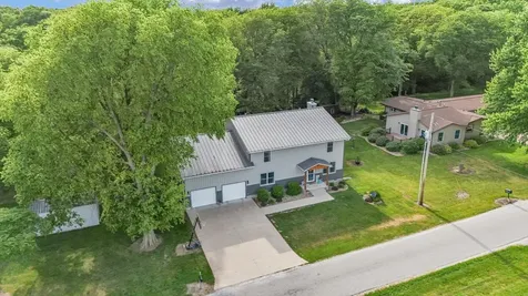 8909 North 2300 East Road Fairbury IL 61739