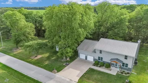 8909 North 2300 East Road Fairbury IL 61739