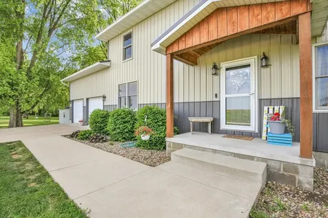 8909 North 2300 East Road Fairbury IL 61739