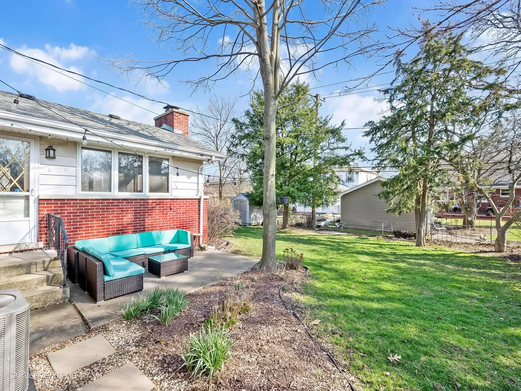 392 East Saint Charles Road Elmhurst IL 60126