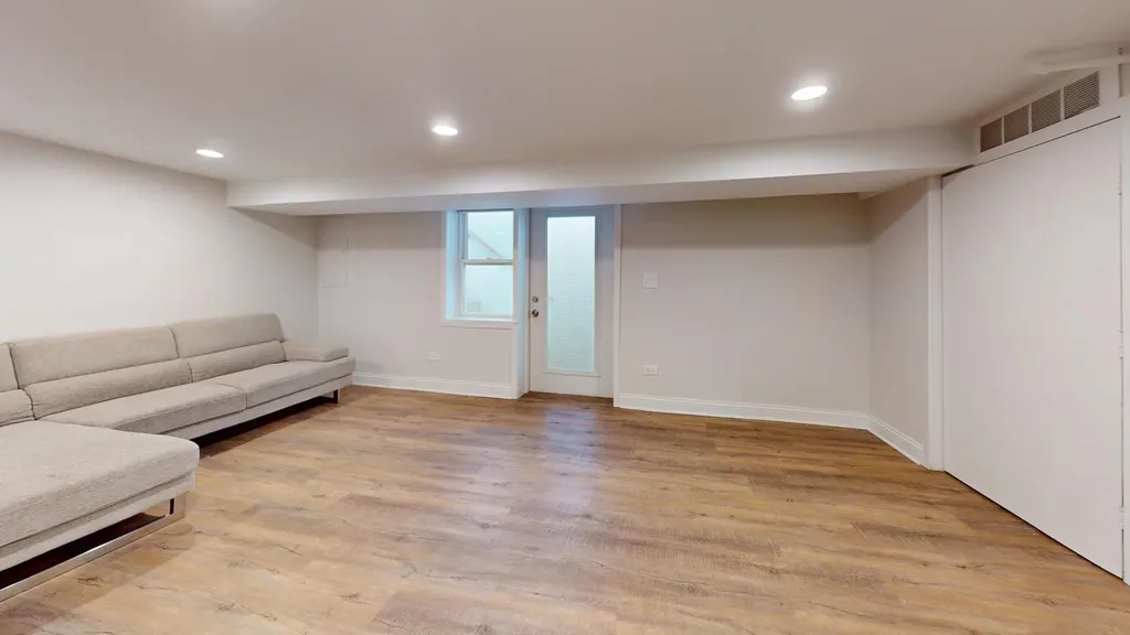 4635 West Peterson Avenue Chicago IL 60646