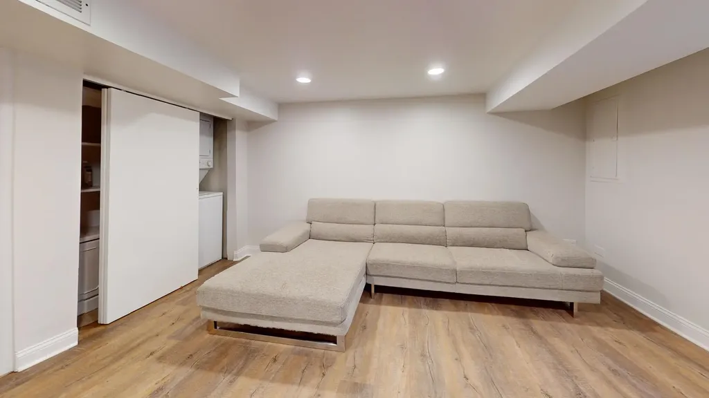 4635 West Peterson Avenue Chicago IL 60646