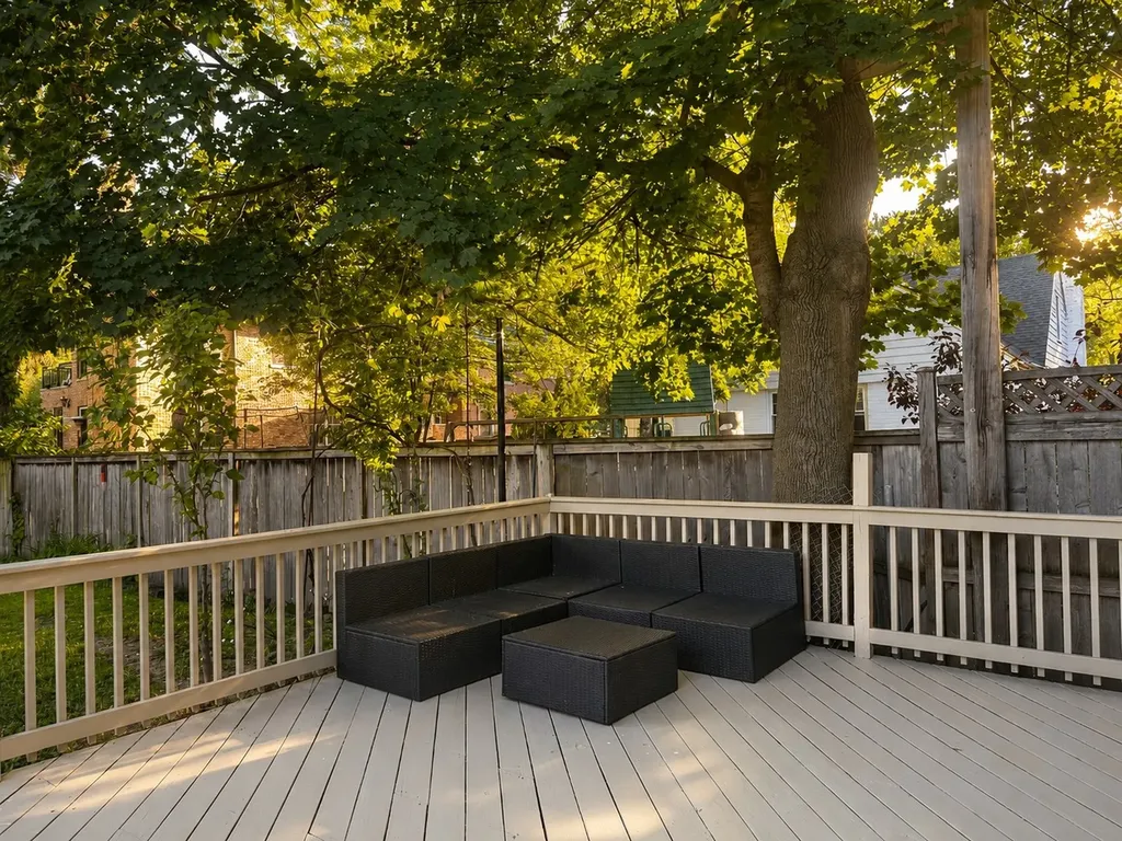 4635 West Peterson Avenue Chicago IL 60646