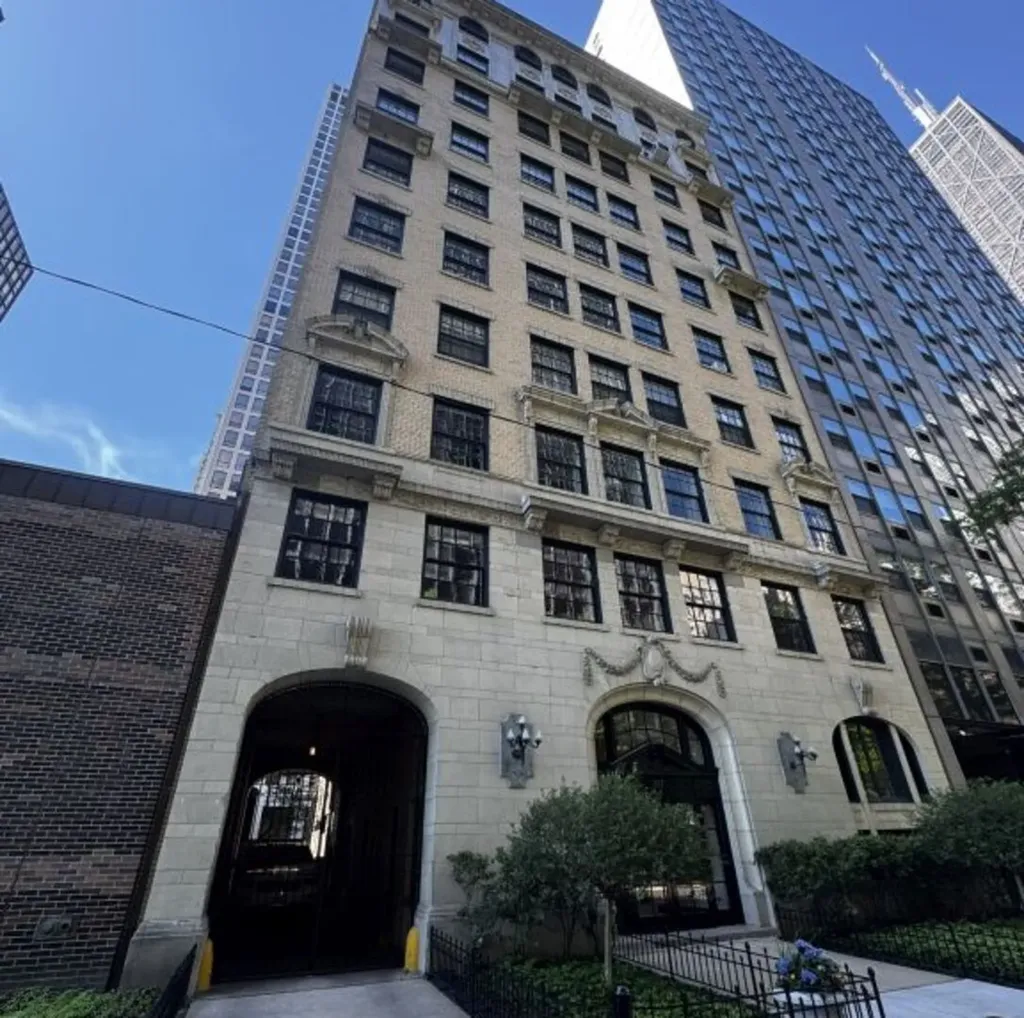 257 East Delaware Place Chicago IL 60611