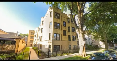 1913 West Larchmont Avenue Chicago IL 60613