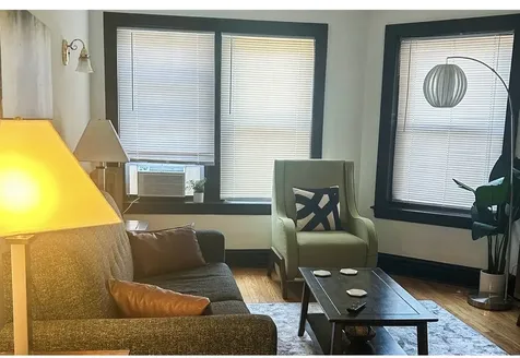 1913 West Larchmont Avenue Chicago IL 60613