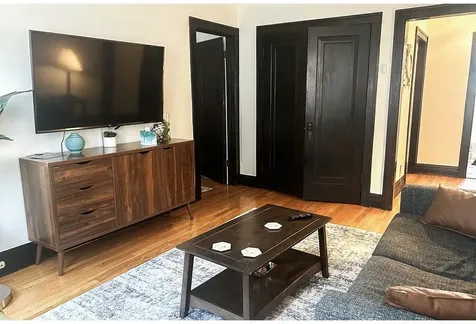 1913 West Larchmont Avenue Chicago IL 60613