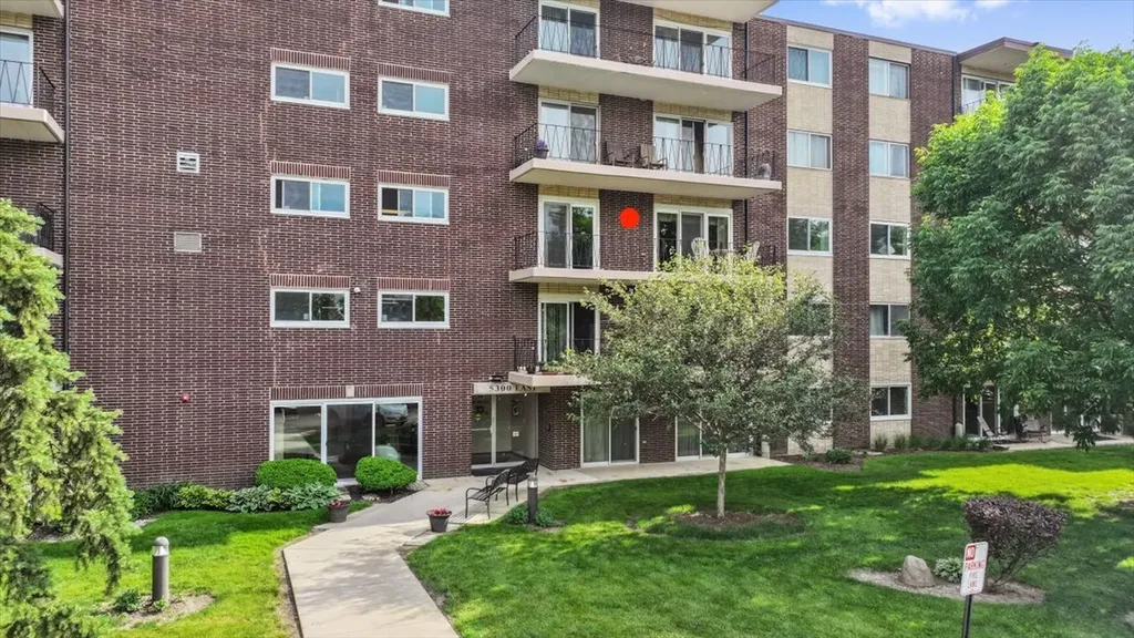 5300 Walnut Avenue Downers Grove IL 60515