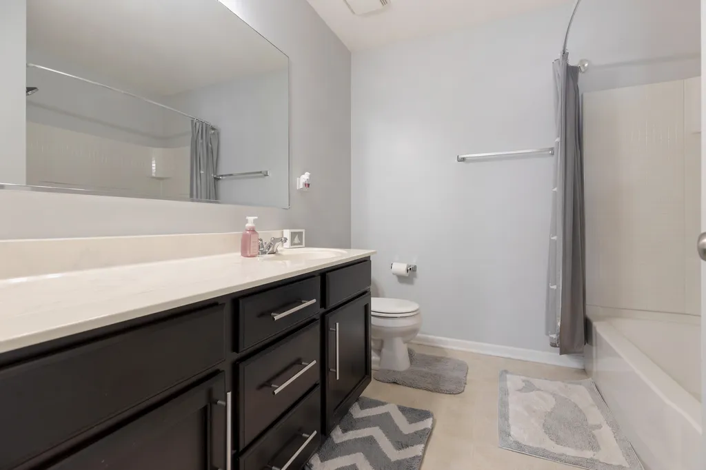 1022 Ravendale Court Naperville IL 60540