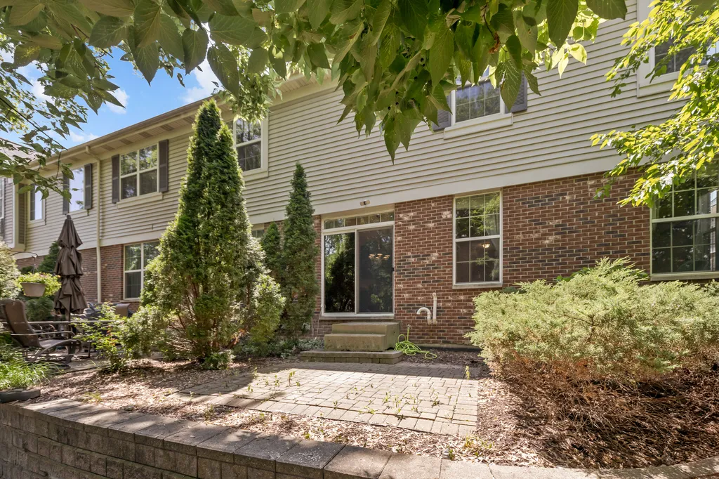 1022 Ravendale Court Naperville IL 60540