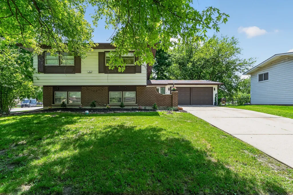 702 West Fitzhenry Court Glenwood IL 60425