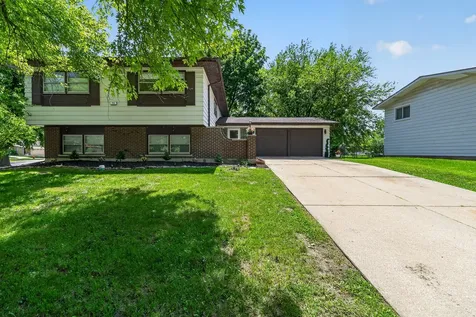 702 West Fitzhenry Court Glenwood IL 60425