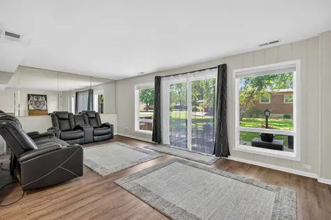 702 West Fitzhenry Court Glenwood IL 60425