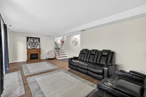 702 West Fitzhenry Court Glenwood IL 60425