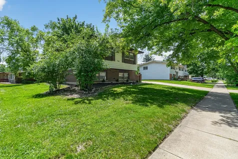 702 West Fitzhenry Court Glenwood IL 60425