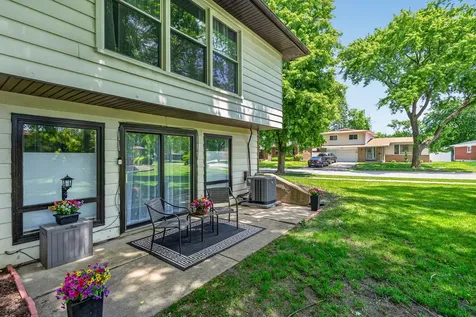 702 West Fitzhenry Court Glenwood IL 60425