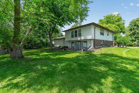 702 West Fitzhenry Court Glenwood IL 60425