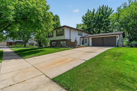 702 West Fitzhenry Court Glenwood IL 60425