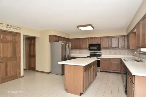 841 Hemlock Drive Sleepy Hollow IL 60118