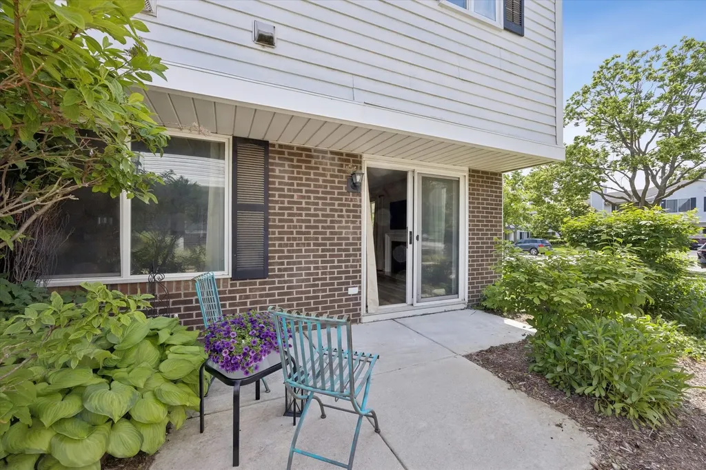 7921 Knottingham Circle Darien IL 60561