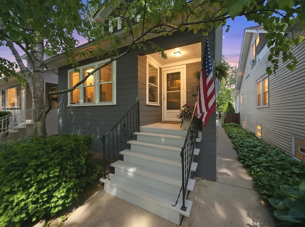 5733 North Marmora Avenue Chicago IL 60646
