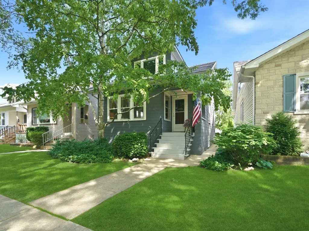 5733 North Marmora Avenue Chicago IL 60646