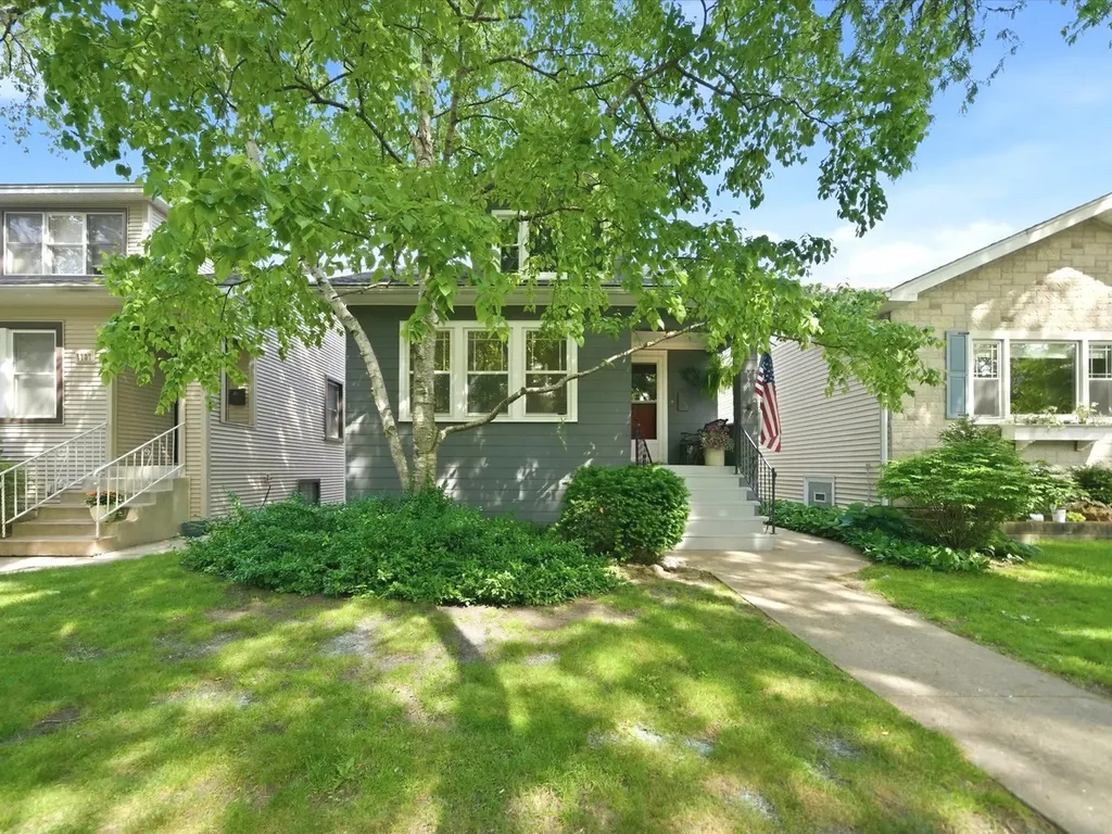 5733 North Marmora Avenue Chicago IL 60646