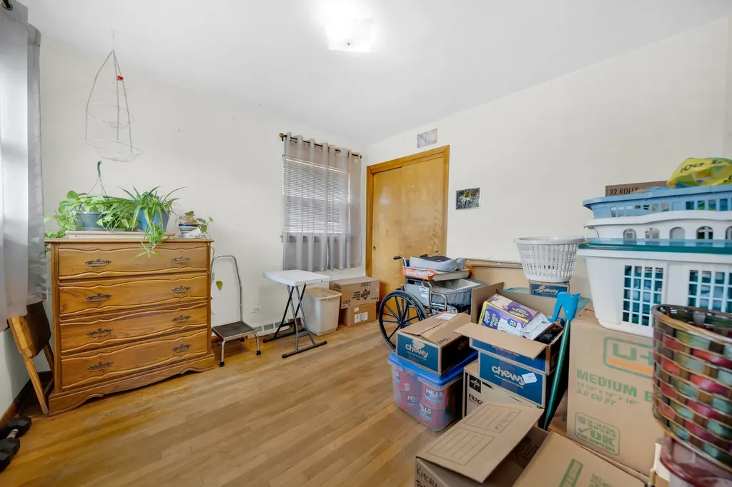 4313 West 77th Place W Chicago IL 60652
