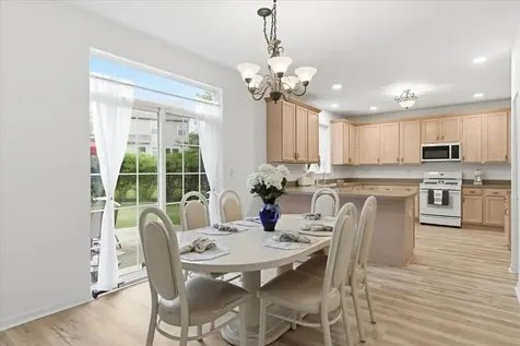 2886 Camden Drive West Chicago IL 60185