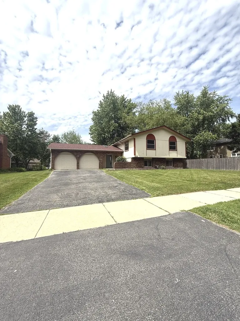 425 Carriage Hill Road Naperville IL 60565