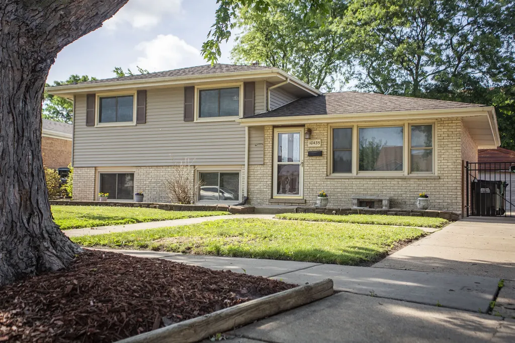 10435 Barnard Drive Chicago Ridge IL 60415