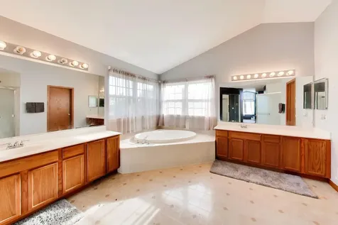 1669 Montclair Drive Elgin IL 60123