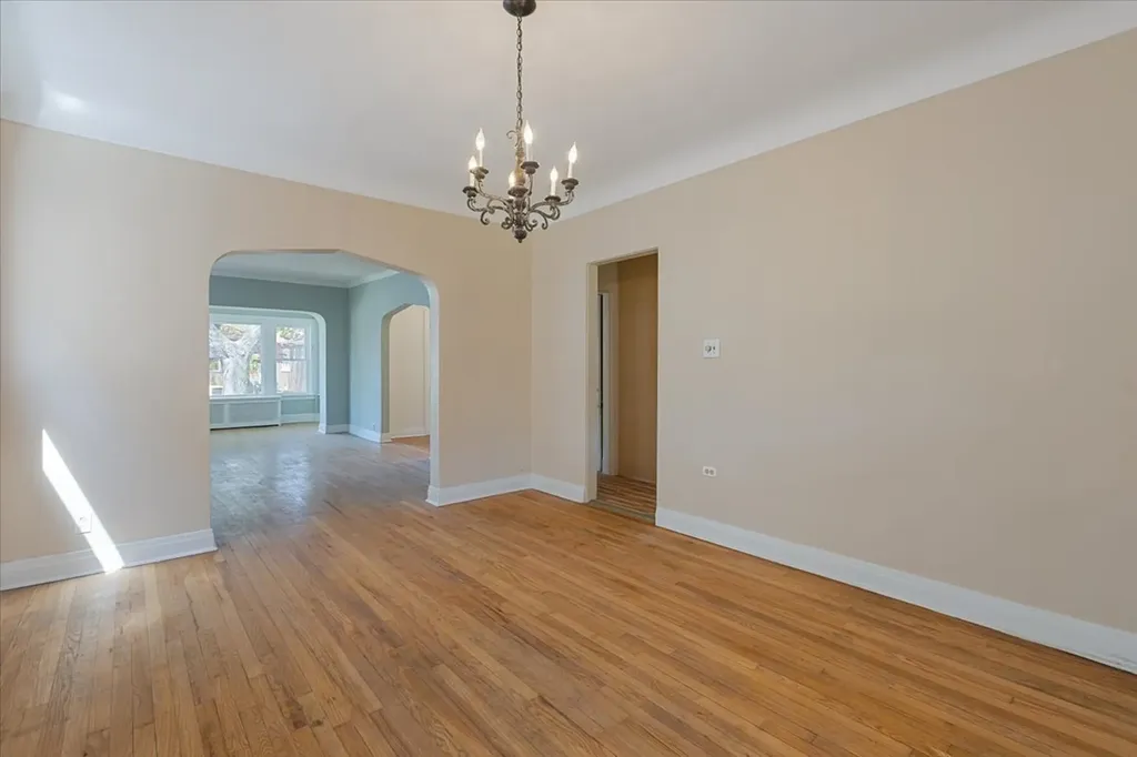 6515 North Maplewood Avenue Chicago IL 60645