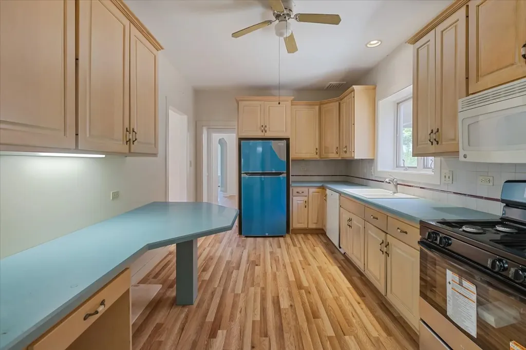 6515 North Maplewood Avenue Chicago IL 60645